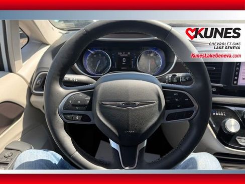 Used 2023 Chrysler Voyager LX FWD image 39