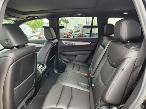 New 2025 Cadillac XT6 Luxury image 18