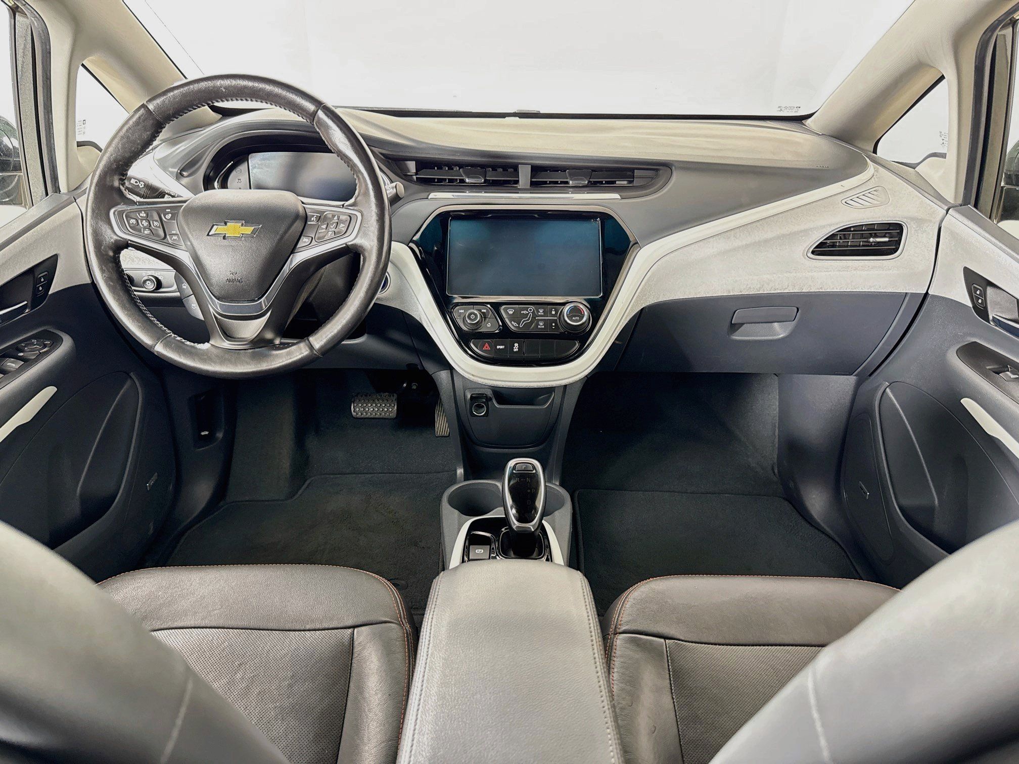Used 2020 Chevrolet Bolt Premier w/ Infotainment Package FWD image 3