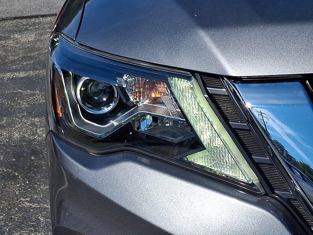 Used 2018 Nissan Pathfinder Platinum AWD/4WD image 9
