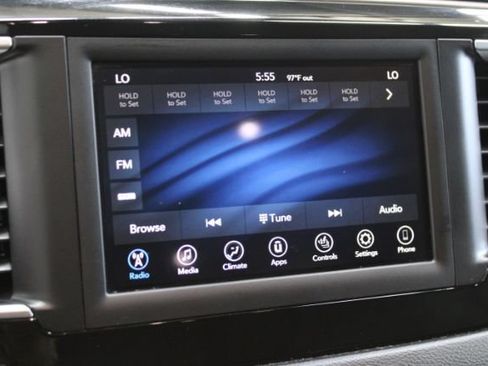 Used 2019 Chrysler Pacifica Touring-L FWD image 18