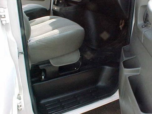 Used 2013 Chevrolet Express 3500 w/ Express Access Plus Package RWD image 24