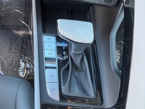 Used 2024 Hyundai Elantra Limited image 29