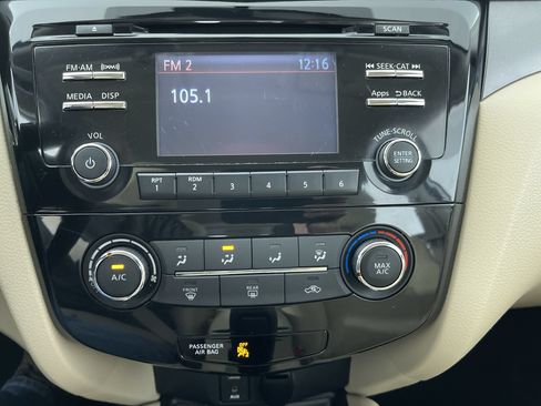 Used 2016 Nissan Rogue S AWD/4WD image 18