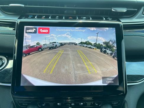 Used 2022 Jeep Grand Cherokee Trailhawk AWD/4WD image 16