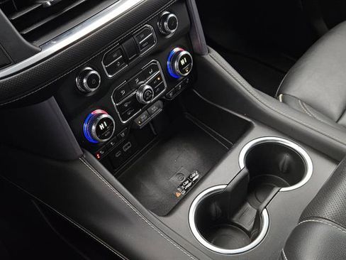 Used 2024 GMC Yukon SLT image 16