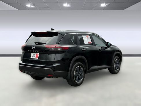 Certified 2026 Nissan Rogue SV w/ Cold Weather Package FWD image 9