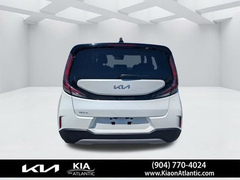 Used 2025 Kia Soul LX FWD image 4