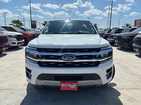 Used 2022 Ford Expedition Limited RWD image 2