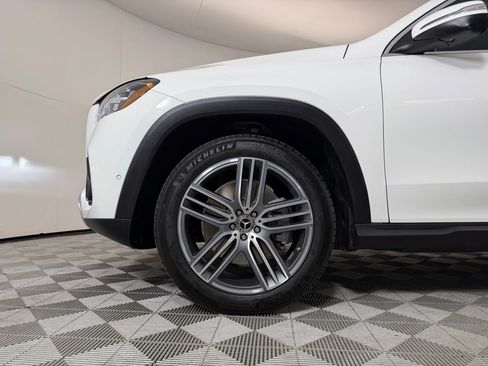 Used 2025 Mercedes-Benz GLS 450 4MATIC image 12