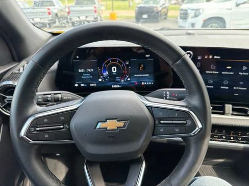 Used 2026 Chevrolet Equinox LT AWD/4WD image 42