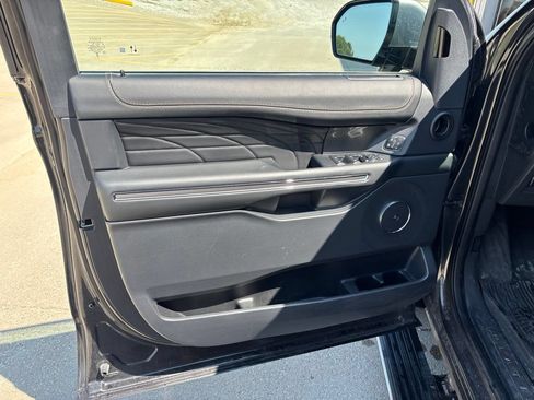 Used 2024 Ford Expedition Platinum AWD/4WD image 13