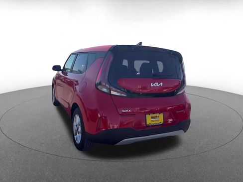 Used 2025 Kia Soul LX w/ LX Technology Package FWD image 11