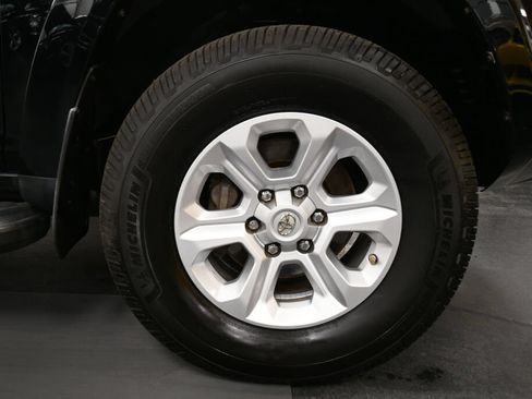 Used 2017 Toyota 4Runner SR5 Premium AWD/4WD image 31