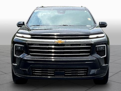 Used 2025 Chevrolet Traverse High Country w/ LPO, Floor Liner Package FWD image 7