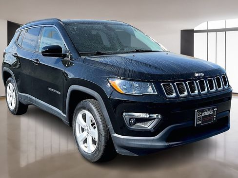 Used 2018 Jeep Compass Latitude w/ Cold Weather Group AWD/4WD image 1