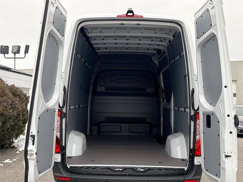 New 2026 Mercedes-Benz Sprinter 2500 image 18