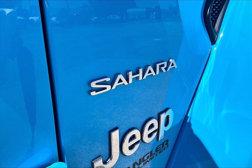 Used 2021 Jeep Wrangler Unlimited Sahara AWD/4WD image 11