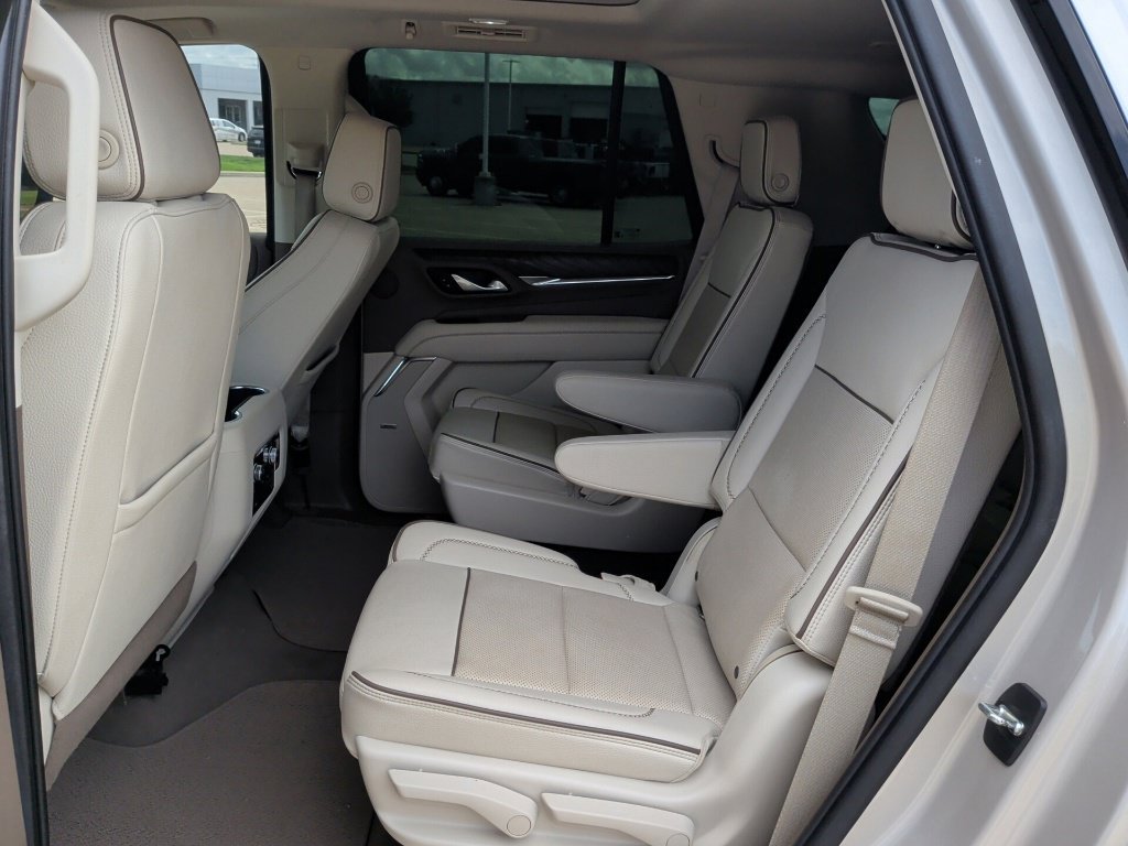 Used 2022 GMC Yukon Denali RWD image 35