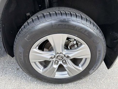 Used 2024 Toyota RAV4 XLE w/ Convenience Package FWD image 33