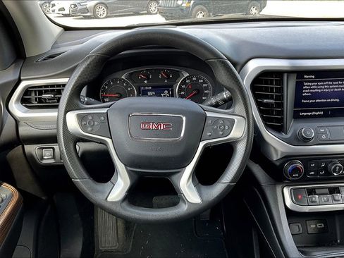 Used 2023 GMC Acadia SLE image 8