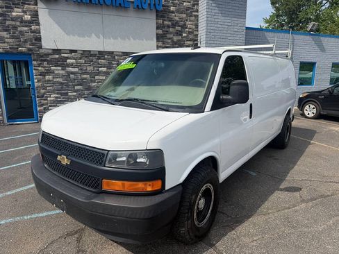 Used 2018 Chevrolet Express 2500 Extended RWD image 6