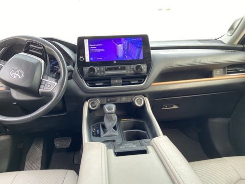 Used 2024 Toyota Grand Highlander Limited AWD/4WD image 15