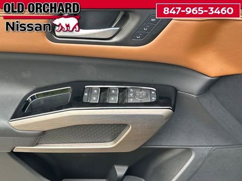 Used 2024 Nissan Pathfinder Platinum image 7