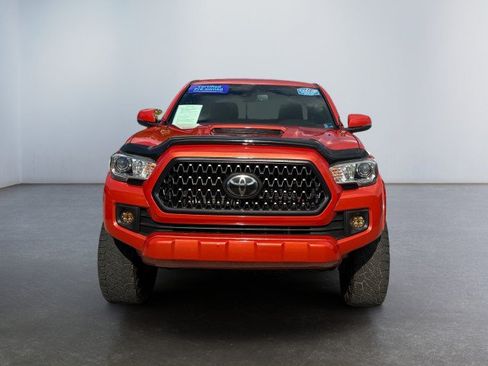 Used 2018 Toyota Tacoma TRD Sport w/ Technology Package AWD/4WD image 5