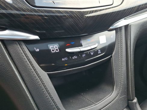 Used 2020 Cadillac XT6 Premium Luxury AWD/4WD image 29