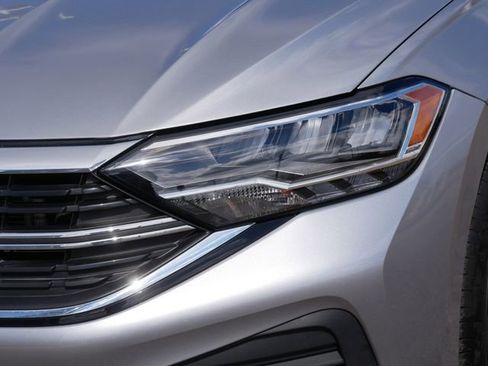 Certified 2023 Volkswagen Jetta SE w/ Panoramic Sunroof Package image 9