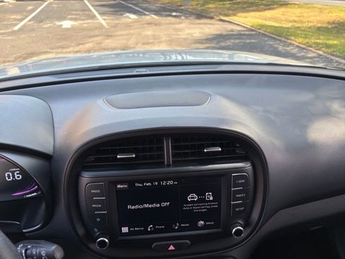 Used 2025 Kia Soul LX w/ LX Technology Package image 17