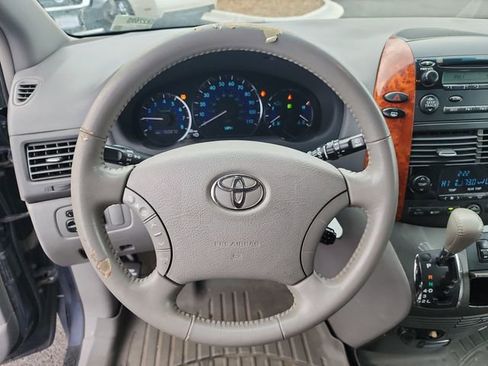 Used 2009 Toyota Sienna XLE image 10