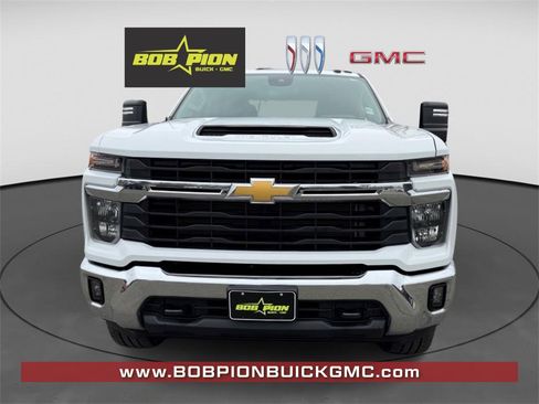 Used 2024 Chevrolet Silverado 2500 LT w/ Convenience Package image 3