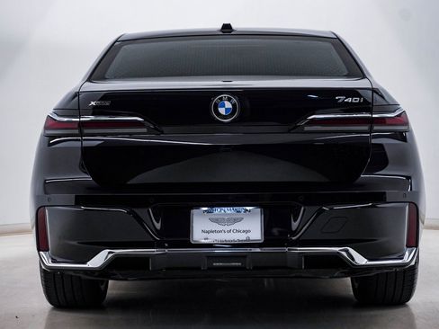 Used 2025 BMW 740i xDrive image 8