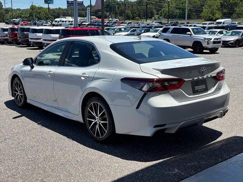 Used 2023 Toyota Camry SE FWD image 2