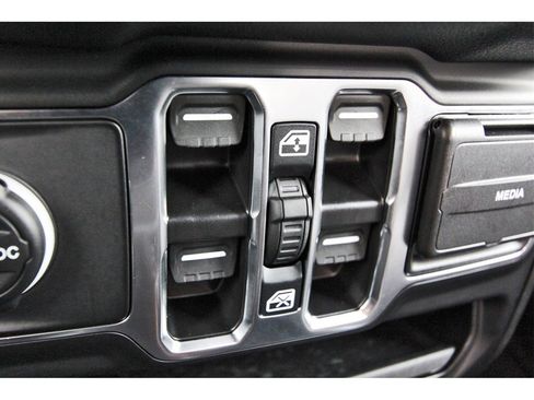 Used 2025 Jeep Wrangler Sport image 21