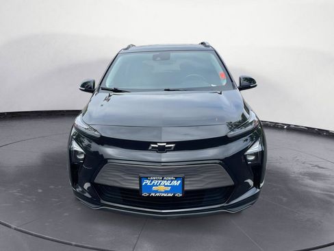 Used 2022 Chevrolet Bolt EUV LT w/ Convenience Package FWD image 2