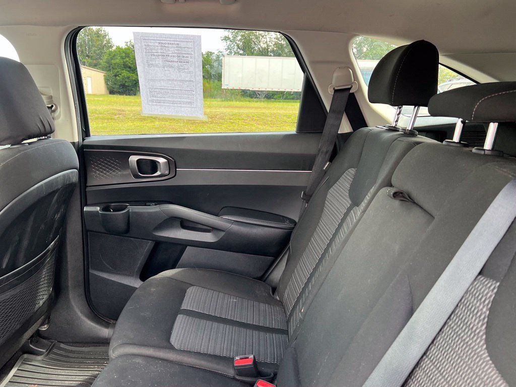 Used 2025 Kia Sorento LX FWD image 8