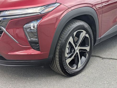 Certified 2025 Chevrolet Trax RS w/ Sunroof Package image 9