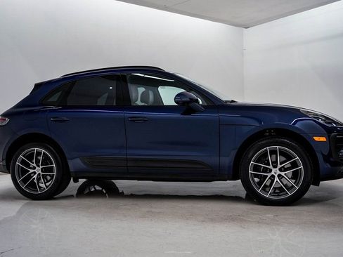 Certified 2025 Porsche Macan AWD/4WD image 9