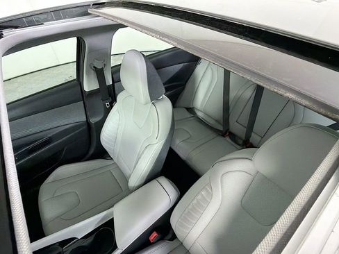 Used 2025 Hyundai Elantra Limited FWD image 16