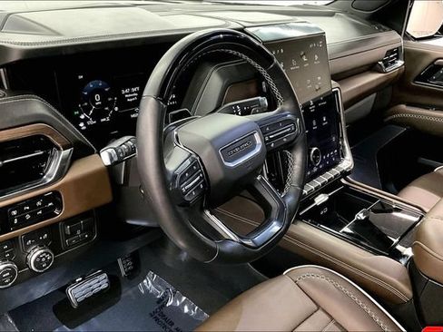 Used 2025 GMC Yukon XL Denali Ultimate AWD/4WD image 16