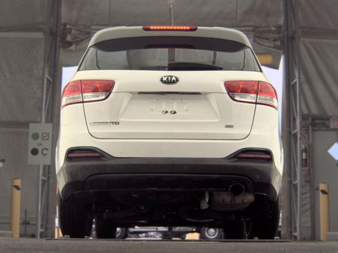 Used 2017 Kia Sorento FWD image 6