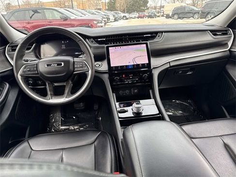 Used 2023 Jeep Grand Cherokee Limited image 15