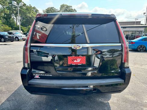 Used 2018 Cadillac Escalade ESV Premium Luxury AWD/4WD image 4