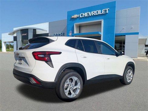 New 2026 Chevrolet Trax LS w/ LS Convenience Package image 4