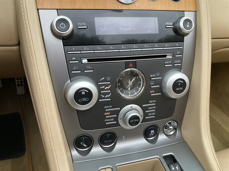 Used 2011 Aston Martin DB9 Volante RWD image 28