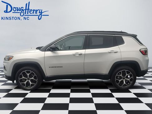 Used 2025 Jeep Compass Limited AWD/4WD image 2