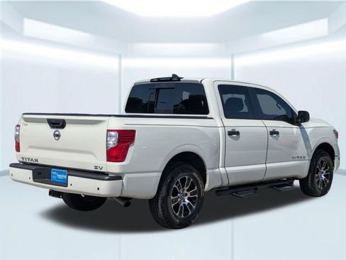 Used 2022 Nissan Titan SV RWD image 6